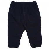 Pantaloni de bumbac albaștri cu buzunare pentru băieți Chicco 165526 