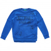 Bluza cu inscripția UNSTOPABLE OUTDOOR GAME, albastră Benetton 216639 