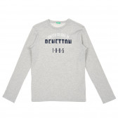 Bluză gri din bumbac cu inscripția mărcii Benetton 217539 
