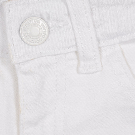 Pantaloni scurți din denim, de culoare albă Benetton 221693 2