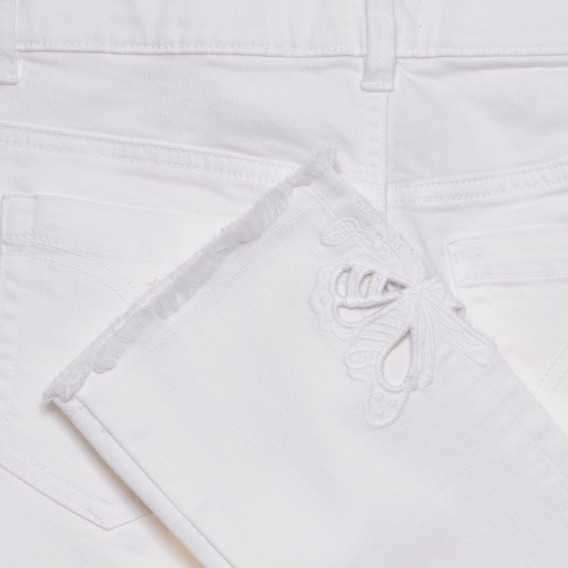 Pantaloni din denim cu aplicație fluture, albi Benetton 232643 3