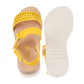 Sandale cu găuri decorative, galbene Star 240502 2