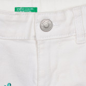 Pantaloni scurți din bumbac, aplicație cu căpșuni, albi Benetton 243379 2