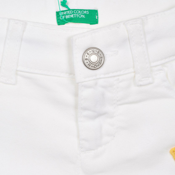 Pantaloni scurți din denim cu aplicație pentru bebeluș, albi Benetton 243463 2