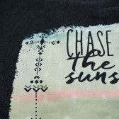 Bluză cu mânecă scurtă, de culoare gri, marca Protest, cu imprimeu „CHASE THE SUN” pentru fete PROTEST 29825 3