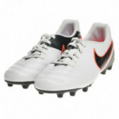 Pantofi de fotbal alb-negru pentru băieți cu detalii portocalii NIKE 63237 