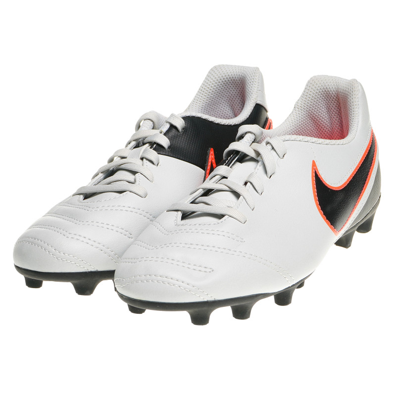 Pantofi de fotbal alb-negru pentru băieți cu detalii portocalii  63237