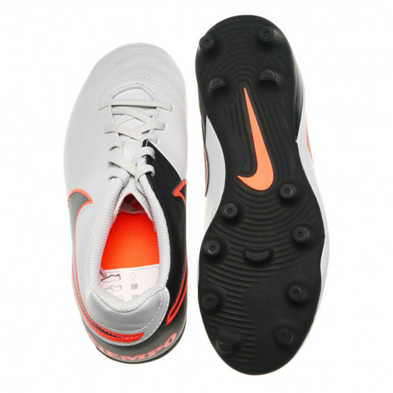 Pantofi de fotbal alb-negru pentru băieți cu detalii portocalii NIKE 63239 3