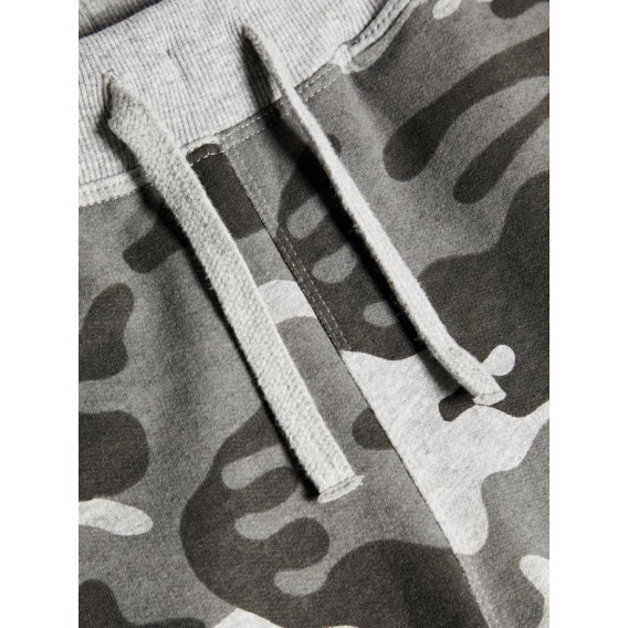 Pantaloni unisex din bumbac de culoare gri, cu imprimeu camuflaj Name it 72809 3