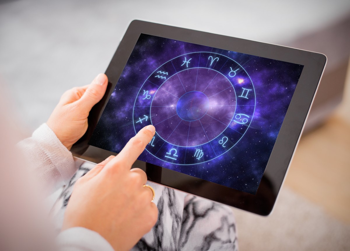 Woman,reading,horoscopes,on,tablet